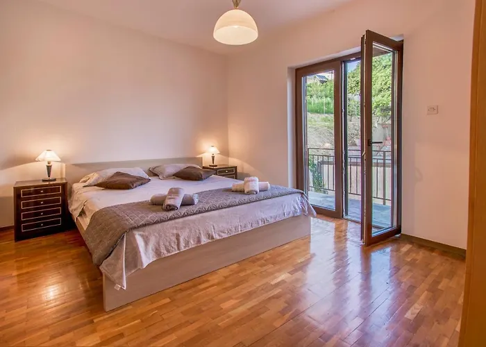 Apartments Elza